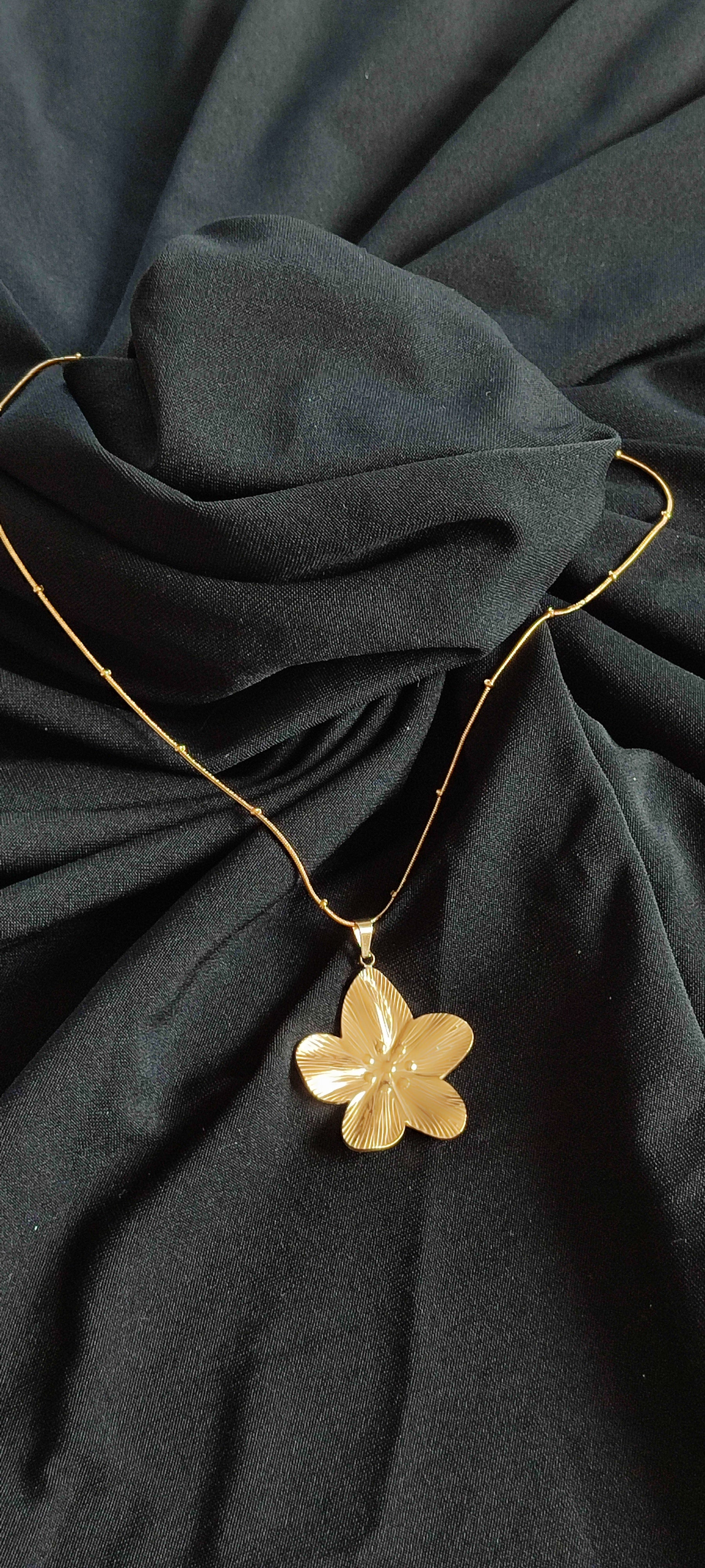 Collier Camélia