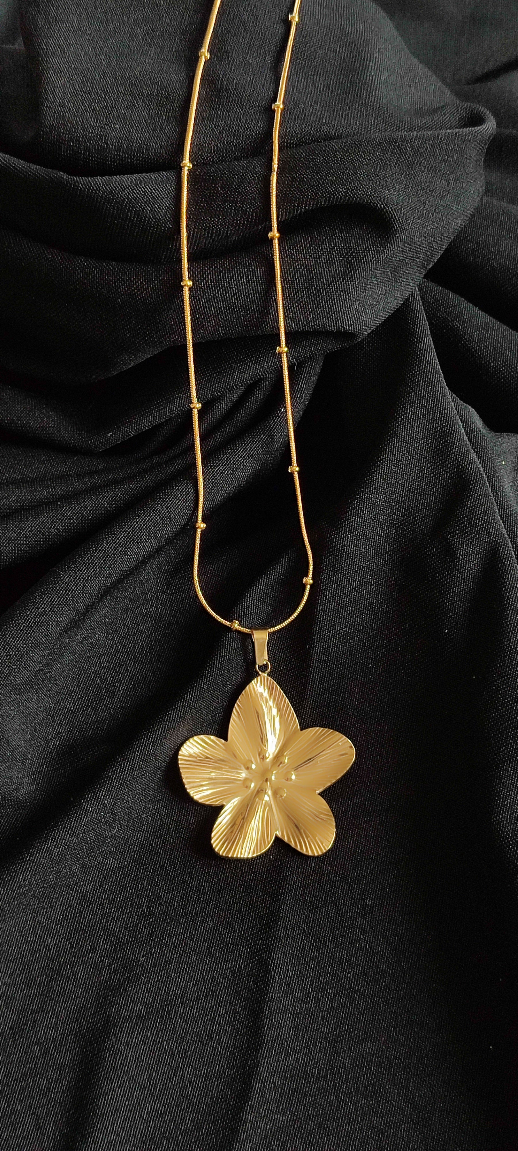 Collier Camélia
