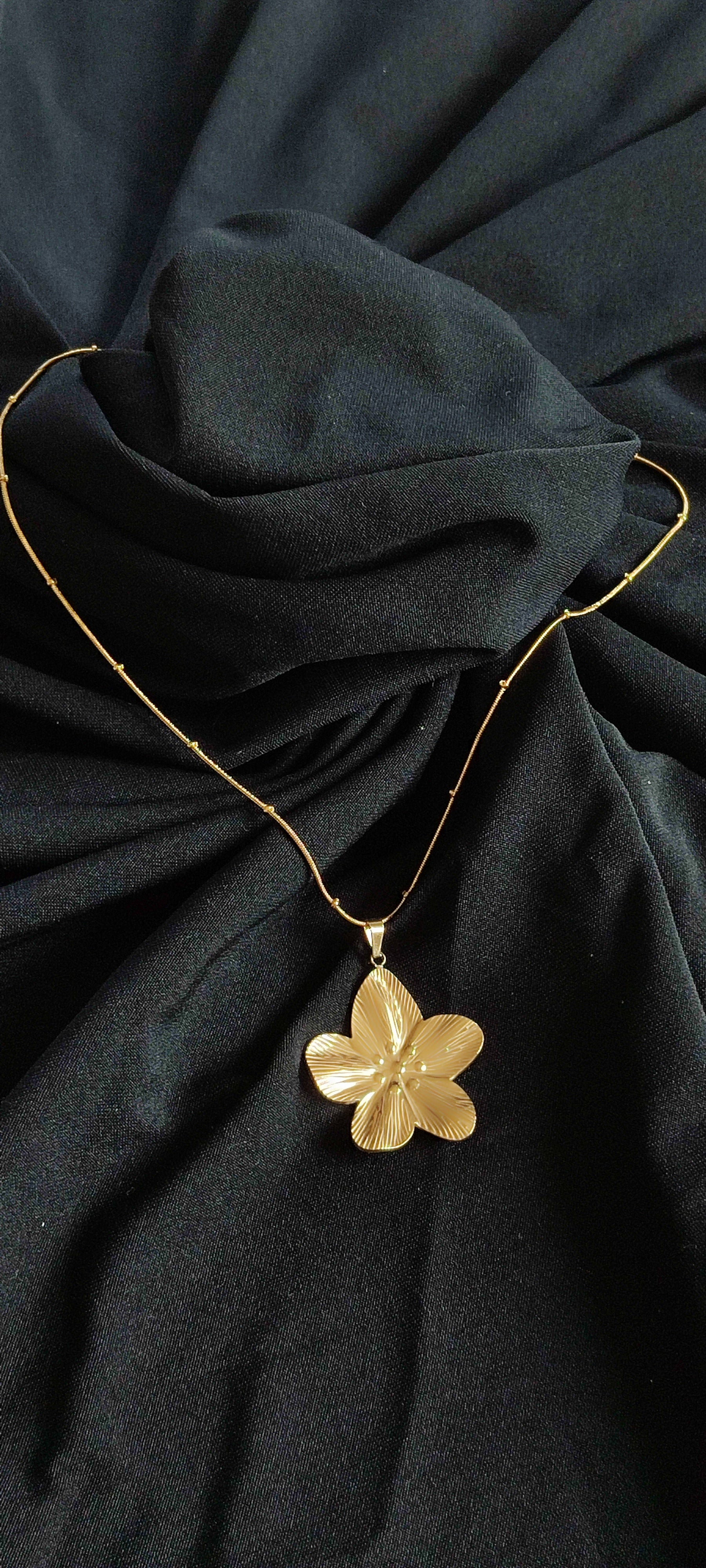 Collier Camélia